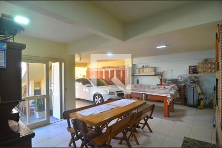 Casa à venda com 270m², 3 quartos e 3 vagasGaragem