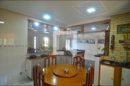 Casa à venda com 270m², 3 quartos e 3 vagasCozinha