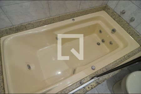 Casa à venda com 270m², 3 quartos e 3 vagasBanheiro suíte