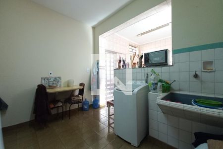 Casa à venda com 218m², 3 quartos e 1 vagaÁrea de Serviço