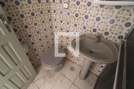 Banheiro  de casa para alugar com 2 quartos, 41m² em Vila Bandeirantes, São Paulo