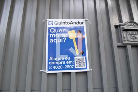 Casa à venda com 80m², 2 quartos e 2 vagas Casa à venda com 80m², 2 quartos e 2 vagasEntrada