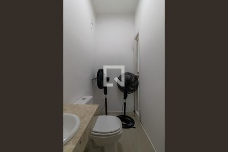 Casa de condomínio para alugar com 230m², 3 quartos e 2 vagasLavabo