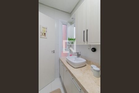 Casa de condomínio para alugar com 230m², 3 quartos e 2 vagasBanheiro do Quarto 1