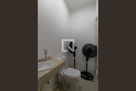 Casa de condomínio para alugar com 230m², 3 quartos e 2 vagasLavabo