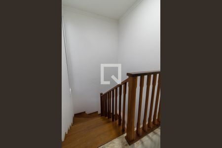 Casa de condomínio para alugar com 230m², 3 quartos e 2 vagasEscada