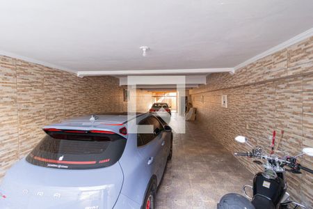 Casa à venda com 300m², 4 quartos e 9 vagas Casa à venda com 300m², 4 quartos e 9 vagasGaragem