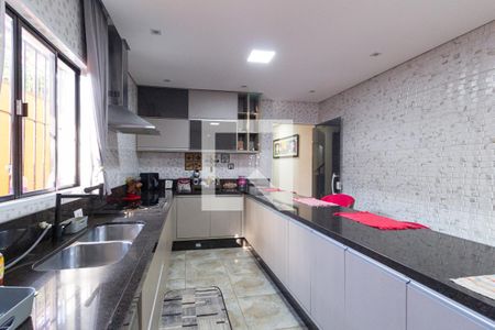 Casa à venda com 300m², 4 quartos e 9 vagas Casa à venda com 300m², 4 quartos e 9 vagasCozinha