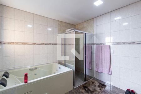 Casa à venda com 300m², 4 quartos e 9 vagas Casa à venda com 300m², 4 quartos e 9 vagasBanheiro da suíte 2