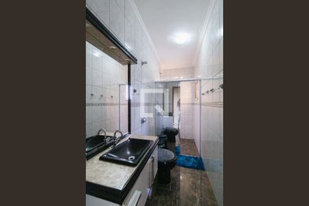 Casa à venda com 300m², 4 quartos e 9 vagas Casa à venda com 300m², 4 quartos e 9 vagasBanheiro