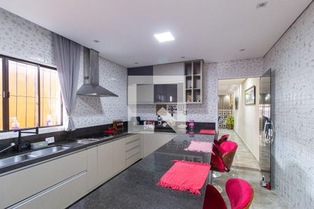 Casa à venda com 300m², 4 quartos e 9 vagas Casa à venda com 300m², 4 quartos e 9 vagasCozinha