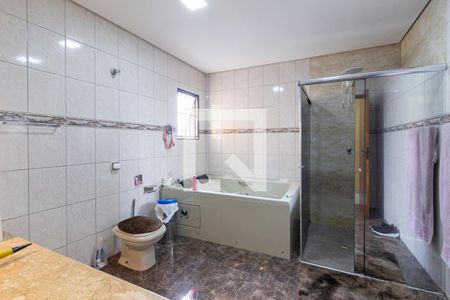 Casa à venda com 300m², 4 quartos e 9 vagas Casa à venda com 300m², 4 quartos e 9 vagasBanheiro da suíte 2