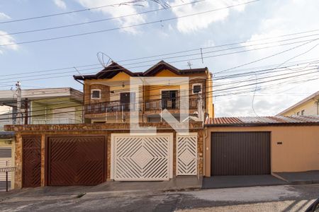 Casa à venda com 300m², 4 quartos e 9 vagas Casa à venda com 300m², 4 quartos e 9 vagasFachada