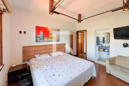 Casa à venda com 320m², 6 quartos e 7 vagasSuíte Master