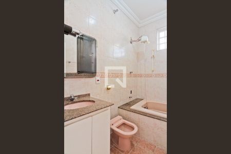 Casa à venda com 300m², 3 quartos e 2 vagasBanheiro da Suíte