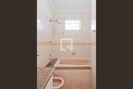 Casa à venda com 300m², 3 quartos e 2 vagasBanheiro da Suíte