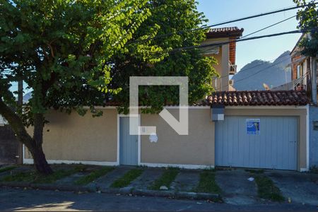 Casa à venda com 100m², 4 quartos e 2 vagasFachada 