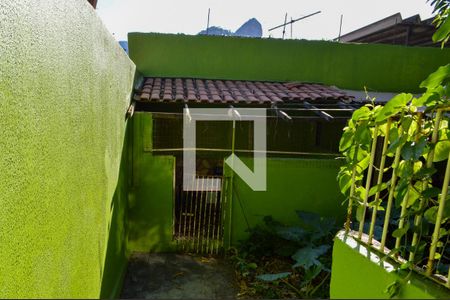 Casa à venda com 100m², 4 quartos e 2 vagasCanil