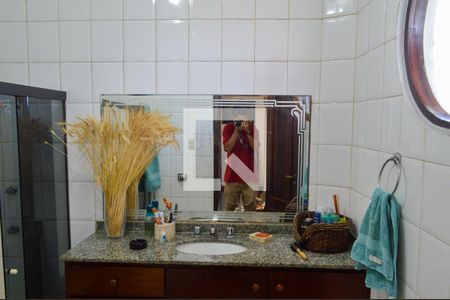 Casa à venda com 100m², 4 quartos e 2 vagasBanheiro da Suíte 1