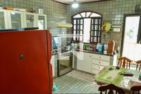 Casa à venda com 100m², 4 quartos e 2 vagasCozinha 