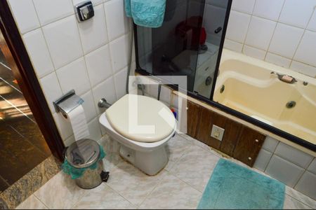 Casa à venda com 100m², 4 quartos e 2 vagasBanheiro da Suíte 1