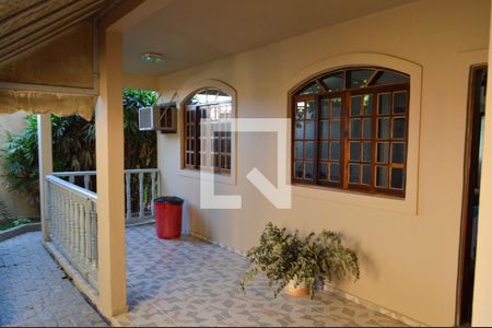 Casa à venda com 100m², 4 quartos e 2 vagasVaranda 2