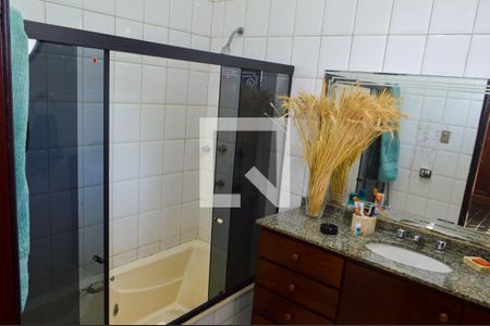 Casa à venda com 100m², 4 quartos e 2 vagasBanheiro da Suíte 1