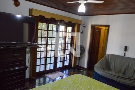 Casa à venda com 100m², 4 quartos e 2 vagasSuíte 2