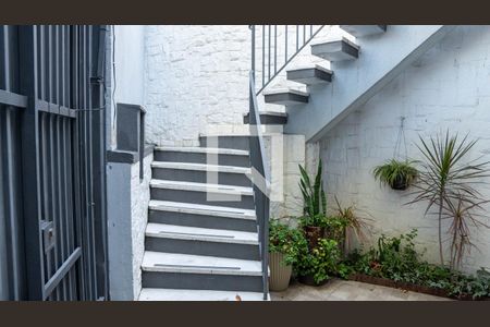 Casa à venda com 194m², 4 quartos e 3 vagasEscada externa