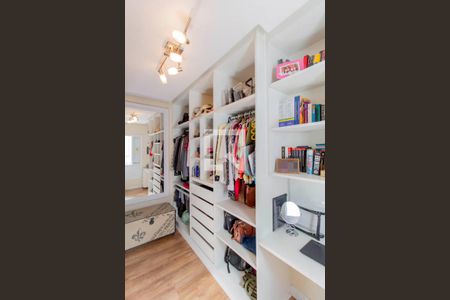 Casa de condomínio à venda com 98m², 2 quartos e 2 vagasCloset  