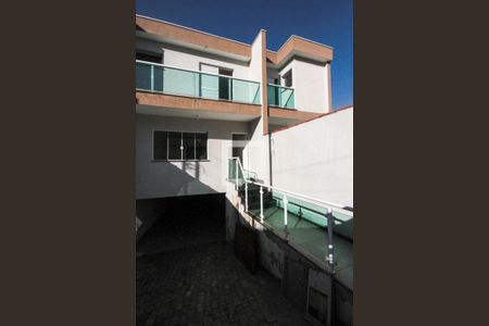 Casa à venda com 150m², 3 quartos e 4 vagas Casa à venda com 150m², 3 quartos e 4 vagasfrente