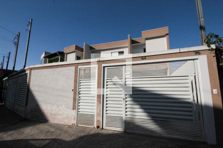 Casa à venda com 150m², 3 quartos e 4 vagas Casa à venda com 150m², 3 quartos e 4 vagasFachada