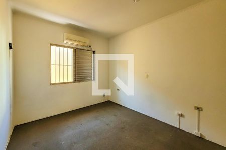 Casa à venda com 300m², 4 quartos e 3 vagas Casa à venda com 300m², 4 quartos e 3 vagasSuíte