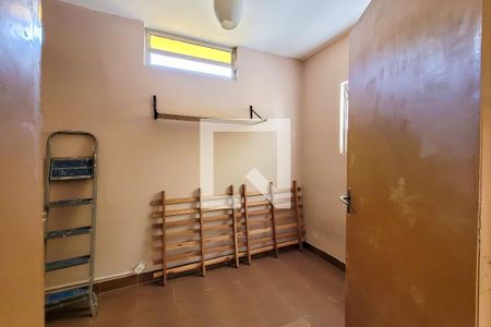 Casa à venda com 300m², 4 quartos e 3 vagas Casa à venda com 300m², 4 quartos e 3 vagasÁrea de Serviço