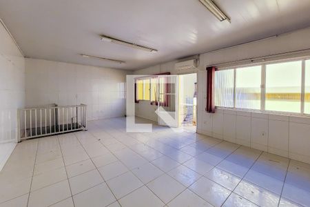 Casa à venda com 300m², 4 quartos e 3 vagas Casa à venda com 300m², 4 quartos e 3 vagasEdícula