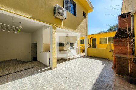 Casa à venda com 300m², 4 quartos e 3 vagas Casa à venda com 300m², 4 quartos e 3 vagasQuintal