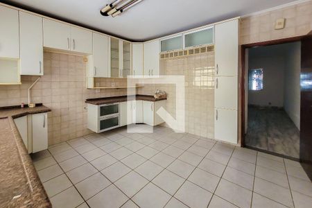 Casa à venda com 300m², 4 quartos e 3 vagas Casa à venda com 300m², 4 quartos e 3 vagasCozinha