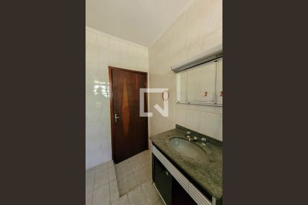 Casa à venda com 300m², 4 quartos e 3 vagas Casa à venda com 300m², 4 quartos e 3 vagasBanheiro Social