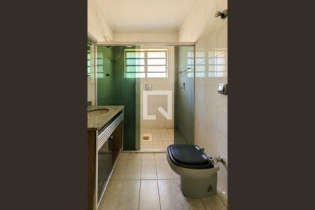 Casa à venda com 300m², 4 quartos e 3 vagas Casa à venda com 300m², 4 quartos e 3 vagasBanheiro Social