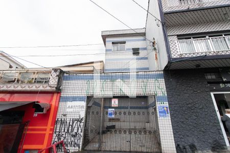 Casa à venda com 115m², 6 quartos e 1 vaga Casa à venda com 115m², 6 quartos e 1 vagaFachada