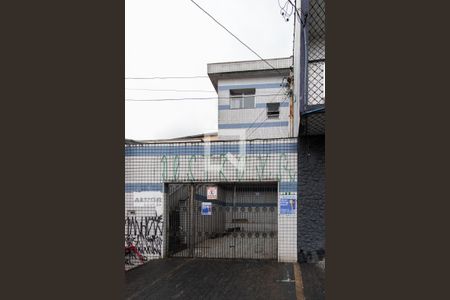 Casa à venda com 115m², 6 quartos e 1 vaga Casa à venda com 115m², 6 quartos e 1 vagaFachada