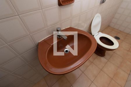 Casa à venda com 115m², 6 quartos e 1 vaga Casa à venda com 115m², 6 quartos e 1 vagaBanheiro 2