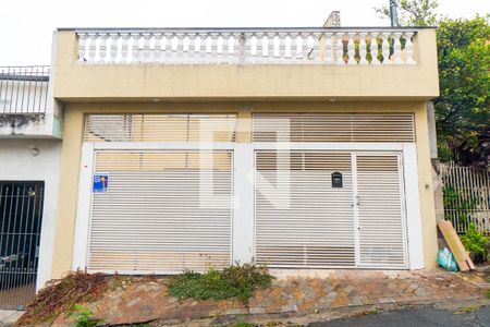 Casa para alugar com 100m², 2 quartos e 2 vagas Casa para alugar com 100m², 2 quartos e 2 vagasFachada