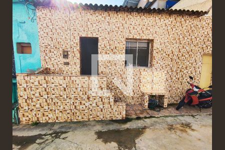 Casa para alugar com 75m², 3 quartos e 1 vaga Casa para alugar com 75m², 3 quartos e 1 vagaFachada