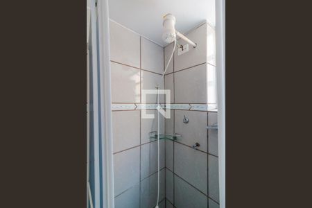 Banheiro de kitnet/studio à venda com 1 quarto, 30m² em Azenha, Porto Alegre