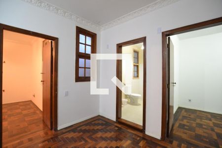 2º Piso de casa à venda com 3 quartos, 361m² em Santana, Porto Alegre