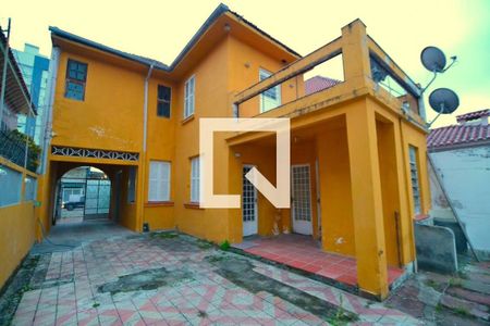 Casa à venda com 361m², 3 quartos e 7 vagasFundos