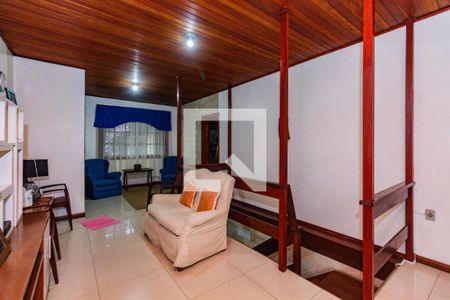 Casa à venda com 280m², 6 quartos e 2 vagas Casa à venda com 280m², 6 quartos e 2 vagasSala
