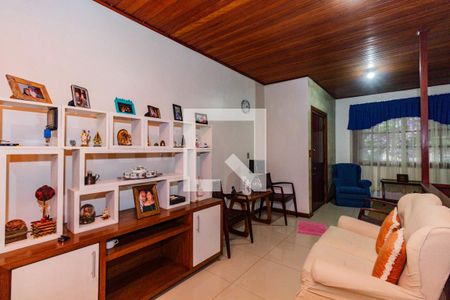 Casa à venda com 280m², 6 quartos e 2 vagas Casa à venda com 280m², 6 quartos e 2 vagasSala
