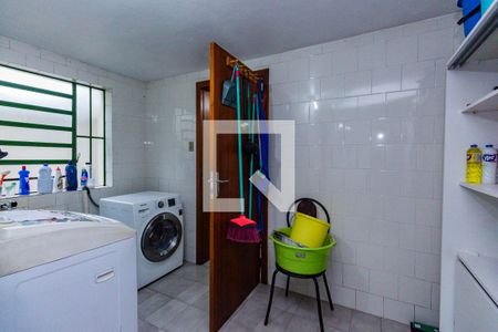 Casa à venda com 280m², 6 quartos e 2 vagas Casa à venda com 280m², 6 quartos e 2 vagasLavanderia